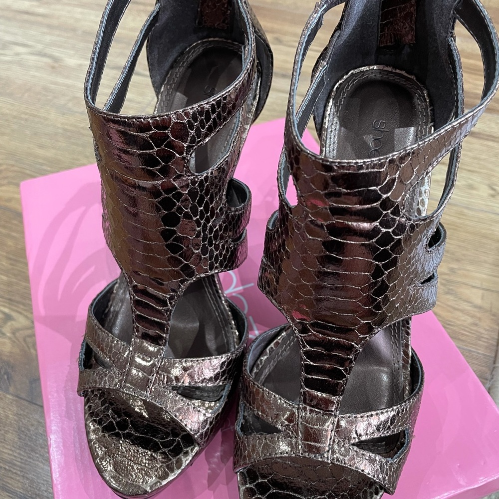 Bronze heels